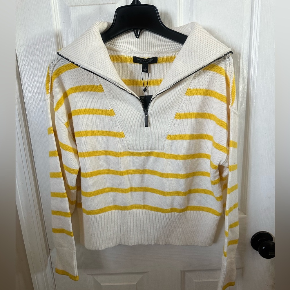 Banana republic quarter zip seater. Size S